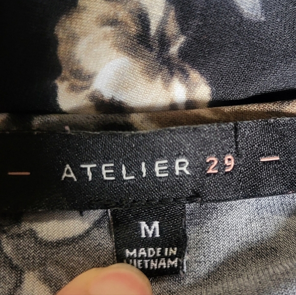 Atlier 29 Floral Black Women's Top Size M - Picture 2 of 8